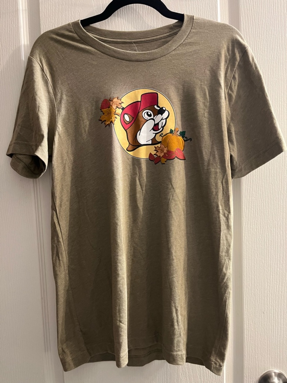 Buc-ee's Life Is Better When We Gather Together Graphic T-Shirt SIZE M NWT